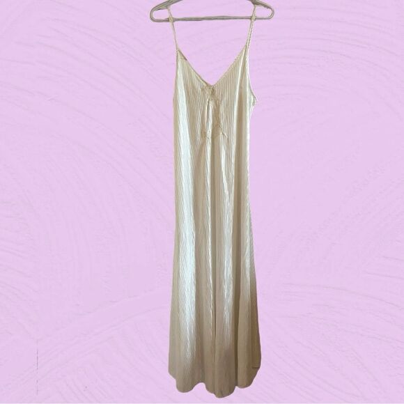 Vintage white nylon maxi slip dress - Picture 6 of 14